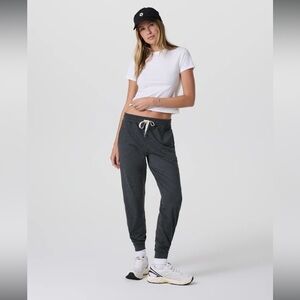 VUORI Women's Performance Charcoal Gray Joggers Pants size S Small VW303